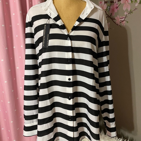 Banana Republic Tops - NWT BANANA REPUBLIC blouse